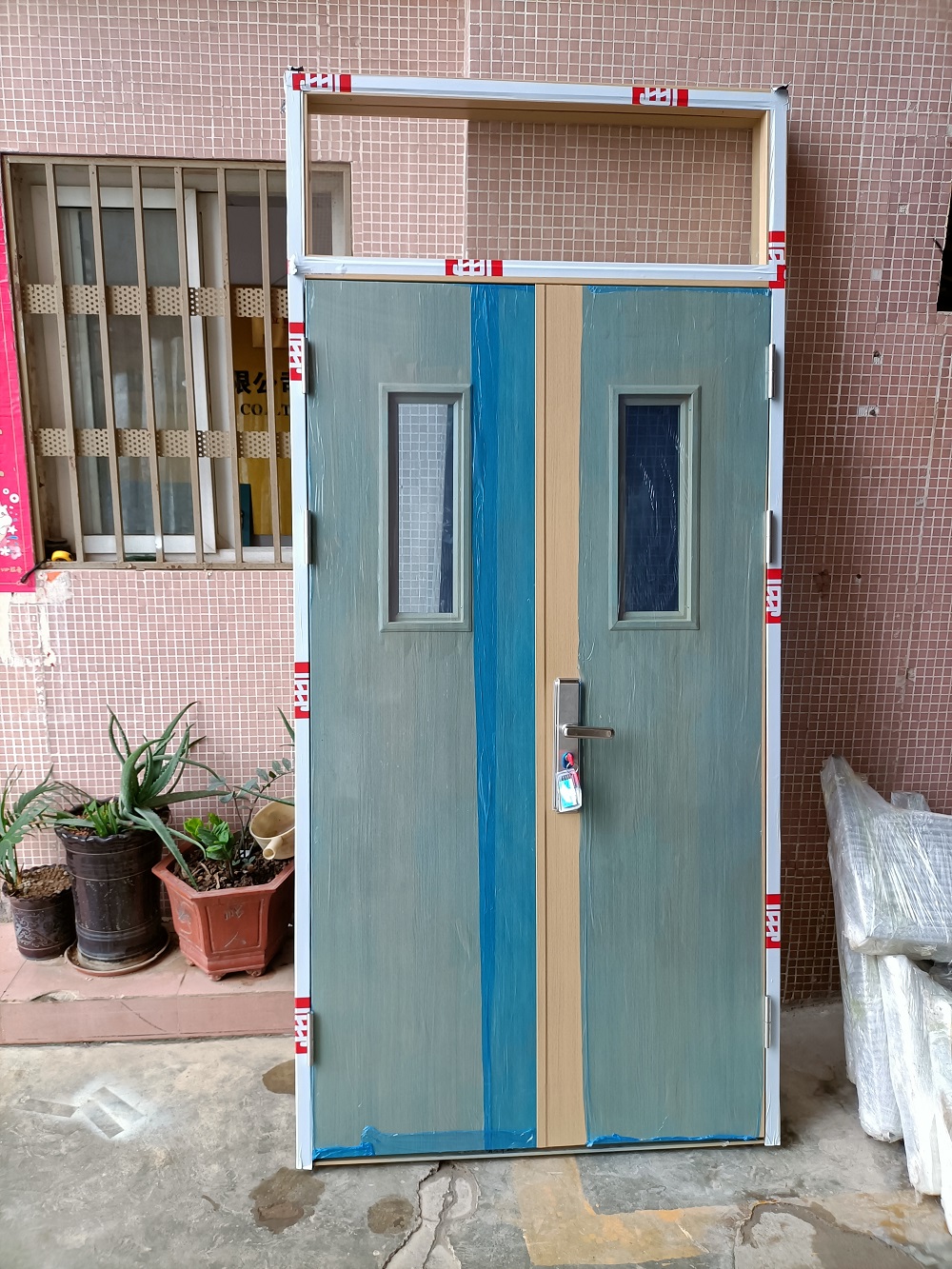 雙扇教室木紋鋼板門